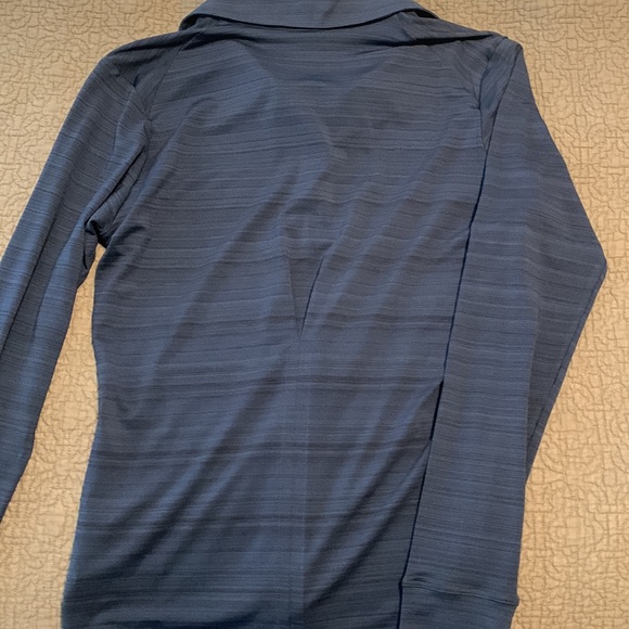 Nike Women’s Golf long sleeve navy dri-fit shirt. - Picture 6 of 6